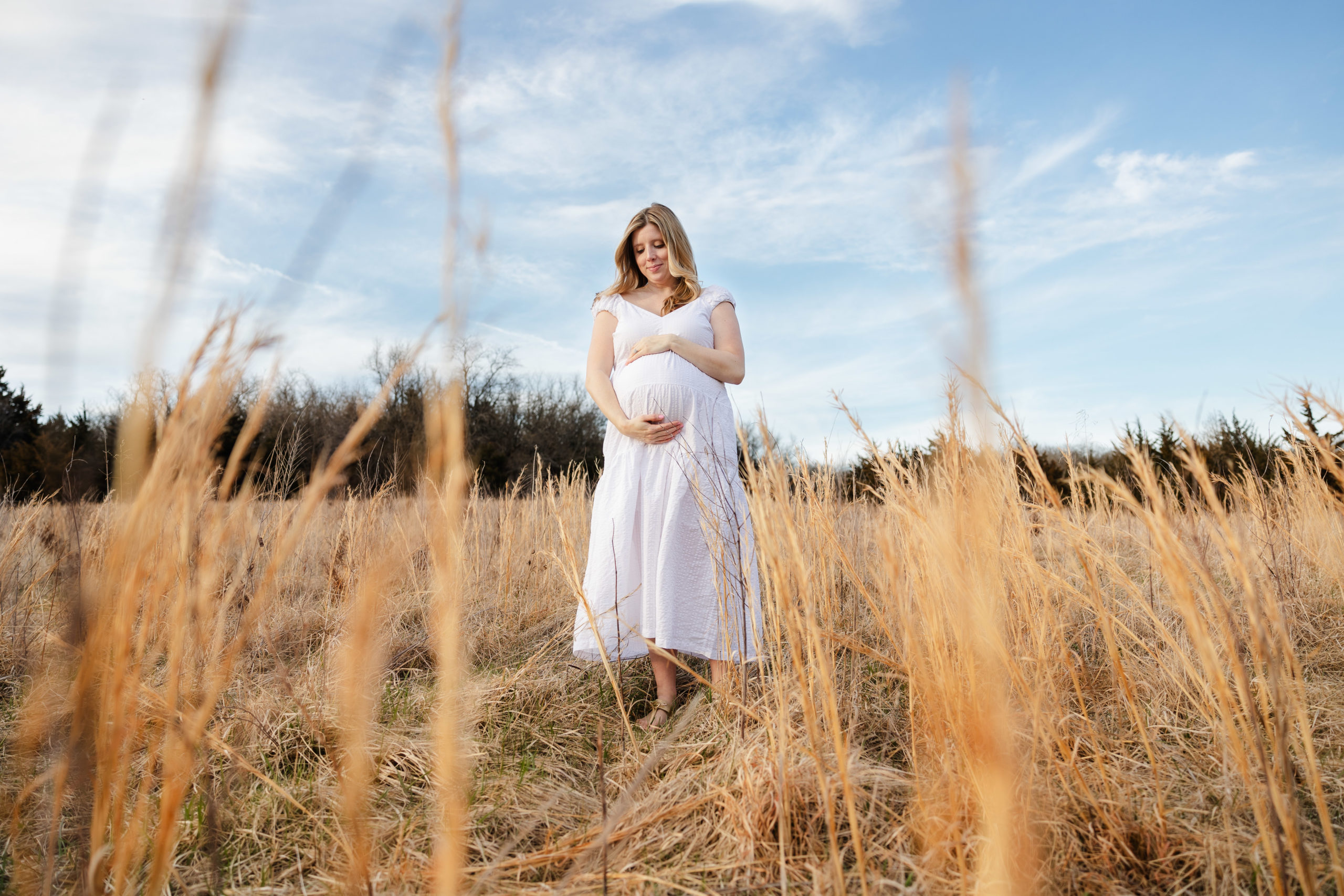 Maternity session at shawnee mission park